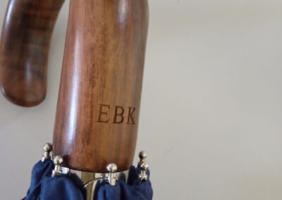 Ombrello pieghevole, manuale con impugnatura in legno